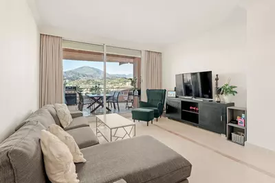 Middle Floor Apartment in Nueva Andalucía
