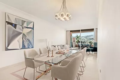 Middle Floor Apartment in Nueva Andalucía