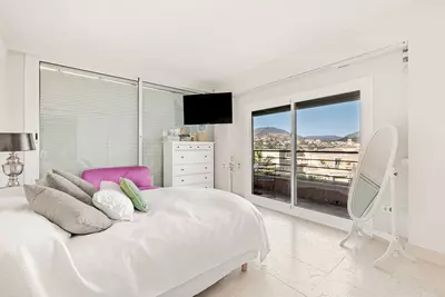 Middle Floor Apartment in Nueva Andalucía