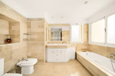 Middle Floor Apartment in Elviria
