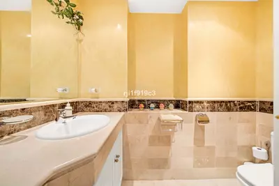 Middle Floor Apartment in Elviria