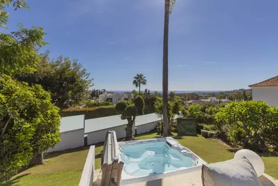 Detached Villa in Nueva Andalucía