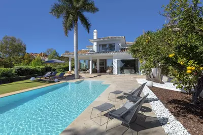 Detached Villa in Nueva Andalucía