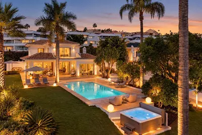 Detached Villa in Nueva Andalucía