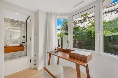 Middle Floor Apartment in Nueva Andalucía