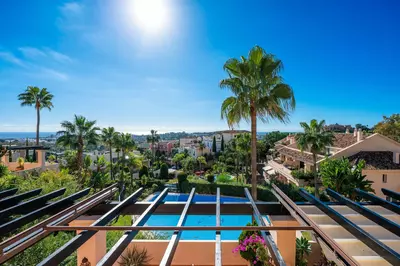 Middle Floor Apartment in Nueva Andalucía