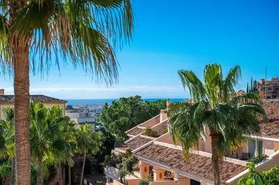 Middle Floor Apartment in Nueva Andalucía
