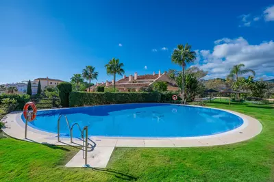 Middle Floor Apartment in Nueva Andalucía