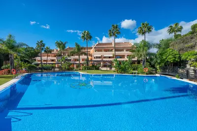 Middle Floor Apartment in Nueva Andalucía