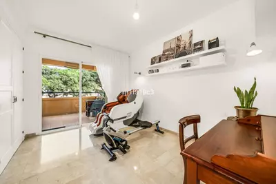 Middle Floor Apartment in Elviria