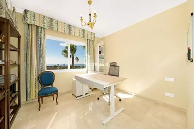 Middle Floor Apartment in Elviria