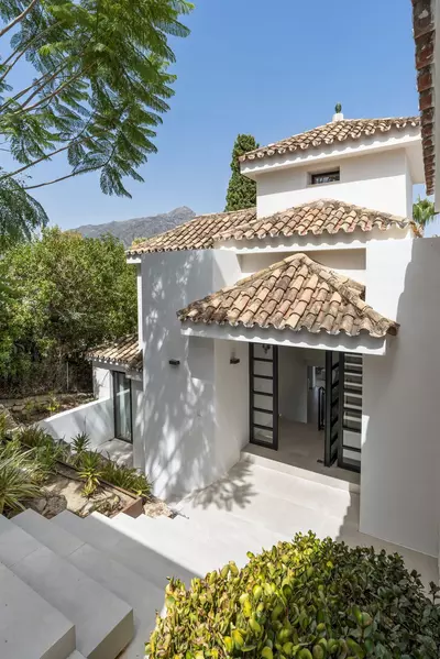 Detached Villa in Nueva Andalucía