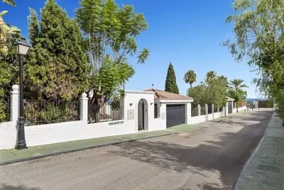 Detached Villa in Nueva Andalucía