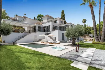 Detached Villa in Nueva Andalucía