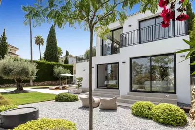 Detached Villa in Nueva Andalucía