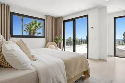 Detached Villa in Nueva Andalucía