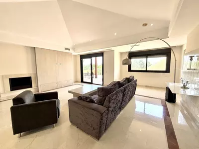 Top Floor Apartment in Puerto Banús