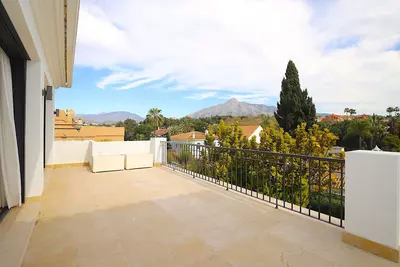 Detached Villa in Nueva Andalucía