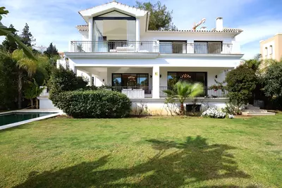 Detached Villa in Nueva Andalucía