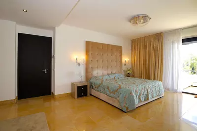 Detached Villa in Nueva Andalucía
