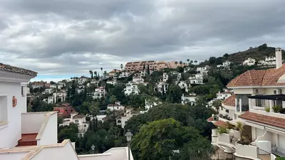 Middle Floor Apartment in Nueva Andalucía