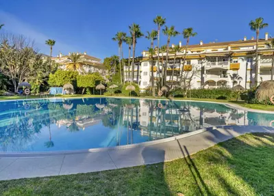 Middle Floor Apartment in Puerto Banús