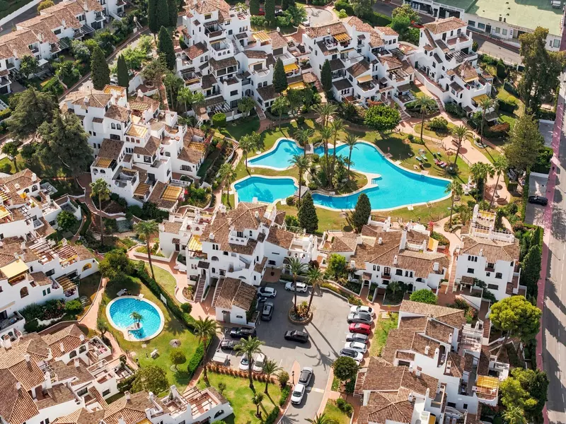 Middle Floor Apartment in Nueva Andalucía
