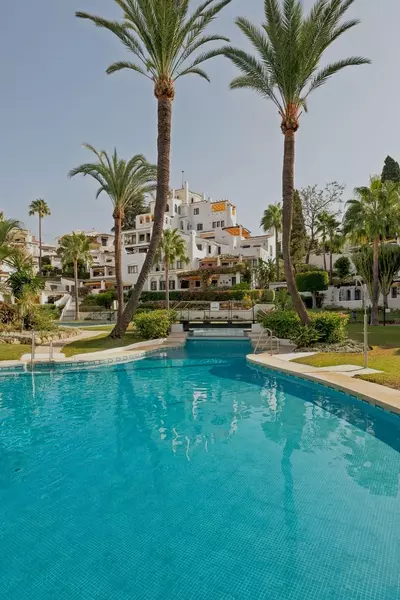 Middle Floor Apartment in Nueva Andalucía