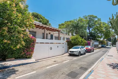 Detached Villa in Nueva Andalucía