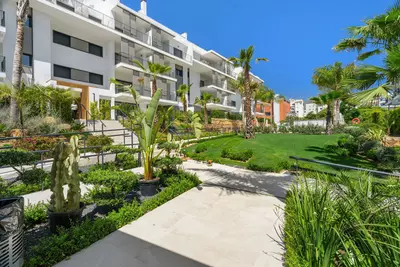 Middle Floor Apartment in Estepona