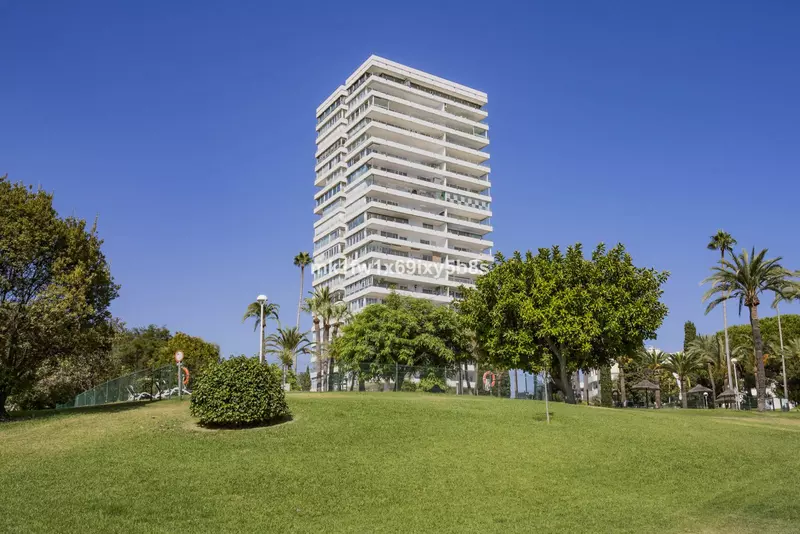 Middle Floor Apartment in Río Real