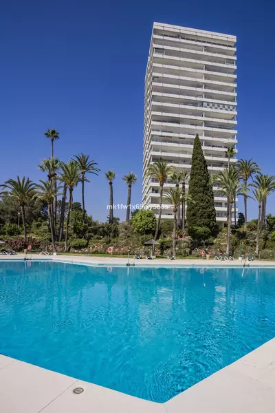 Middle Floor Apartment in Río Real
