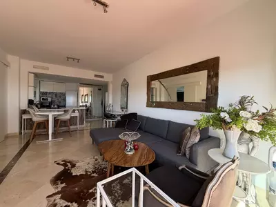 Top Floor Apartment in Bel Air