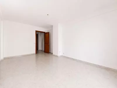 Middle Floor Apartment in Estepona