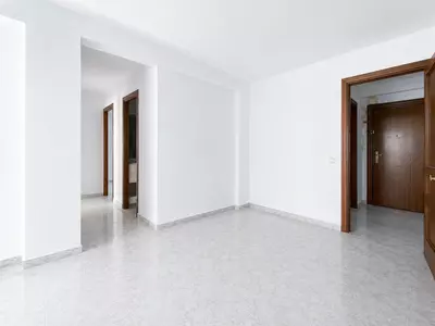 Middle Floor Apartment in Estepona