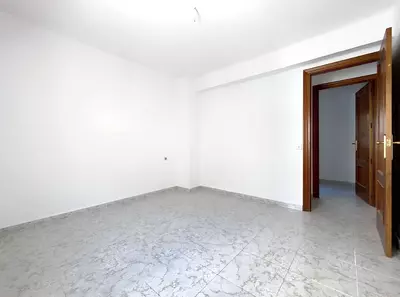 Middle Floor Apartment in Estepona