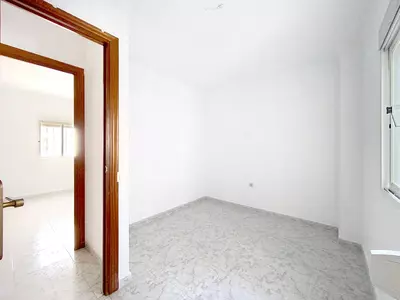 Middle Floor Apartment in Estepona