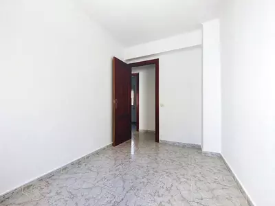 Middle Floor Apartment in Estepona