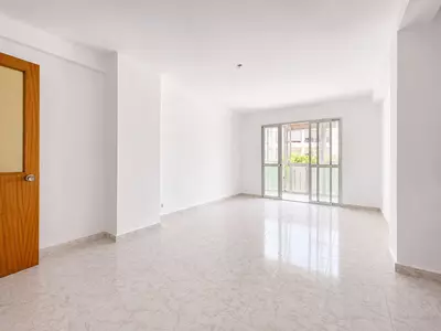 Middle Floor Apartment in Estepona