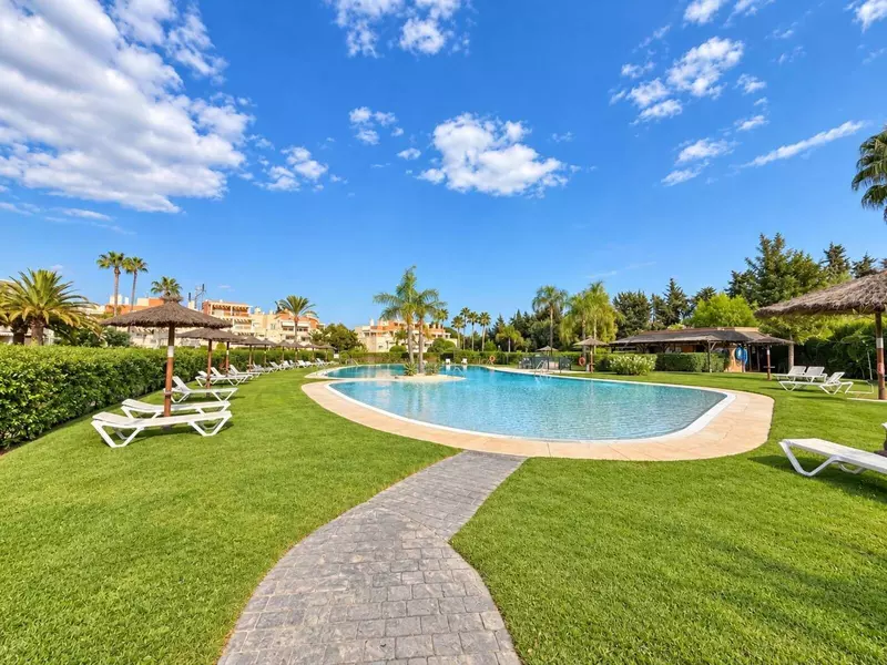 Middle Floor Apartment in Estepona