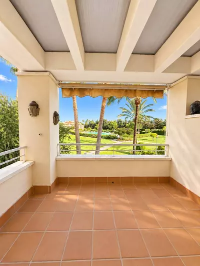 Middle Floor Apartment in Estepona