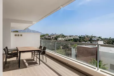 Middle Floor Apartment in Benahavís