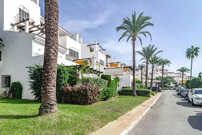 Ground Floor Apartment in Nueva Andalucía