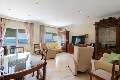 Middle Floor Apartment in Estepona
