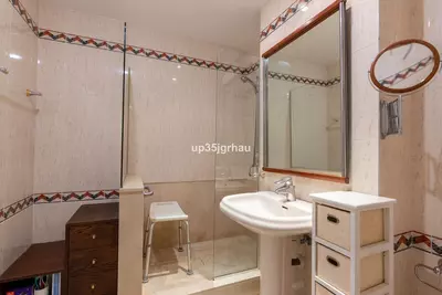 Middle Floor Apartment in Estepona