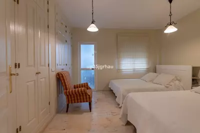 Middle Floor Apartment in Estepona
