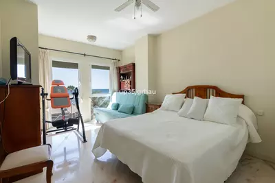 Middle Floor Apartment in Estepona