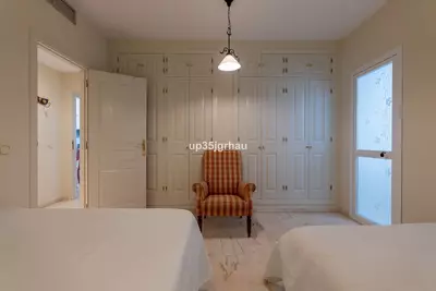 Middle Floor Apartment in Estepona