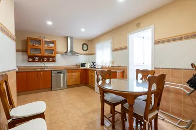Middle Floor Apartment in Estepona