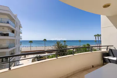 Middle Floor Apartment in Estepona